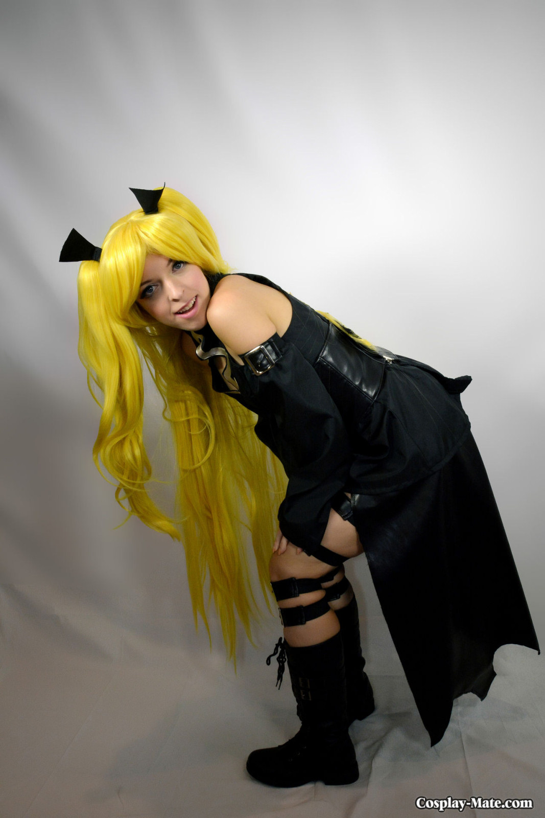 Yami Chan - To Love Ru shows free gallery picture 02-0002